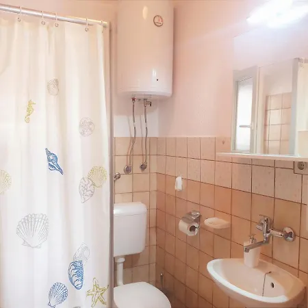 With Parking Space Rukavac, Vis - 8496 *